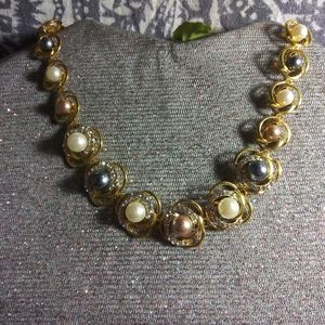 Tri colour gold tone and faux Pearl necklace.